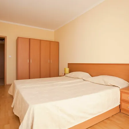 Apartment In Plaza *